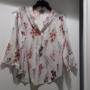 Van Heusen flowered top medium